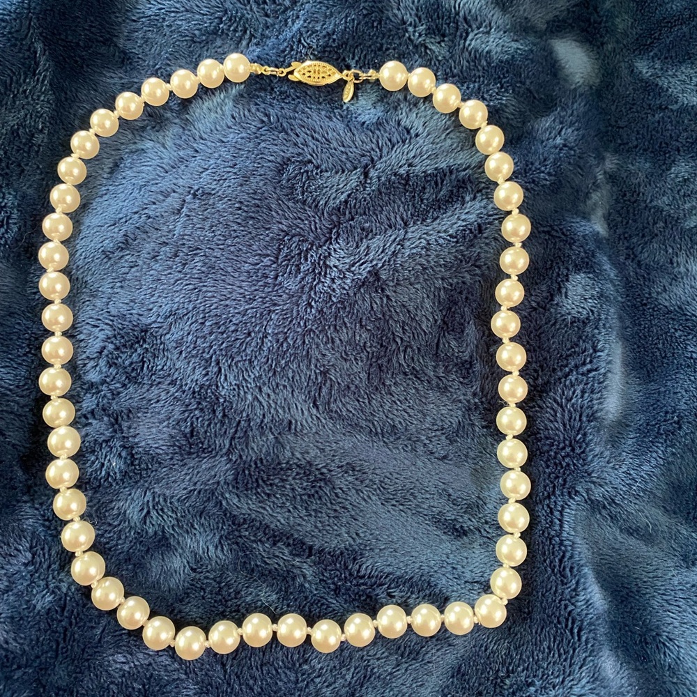 Cream Faux Pearl Necklace with Lustrous Finish